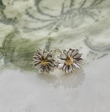 Load image into Gallery viewer, Daisy earrings