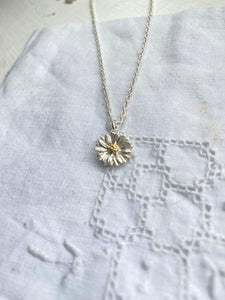 Daisy necklace