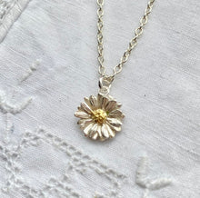 Load image into Gallery viewer, Daisy necklace